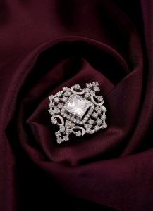 92.5 Sterling Silver Magical Brooch for Unisex.